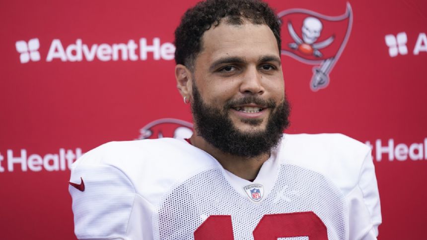 Mike Evans agrees to a 2-year, $52 million contract to remain with the Buccaneers, AP source says