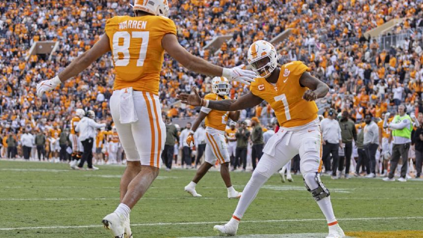 Milton throws 4 TD passes, runs for 2 scores to help No. 25 Tennessee beat Vanderbilt 48-24