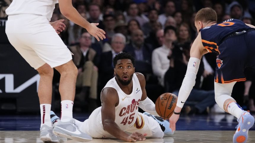 Mitchell scores 30 points as the Cavaliers snap a 3-game skid, beating the Knicks 95-89