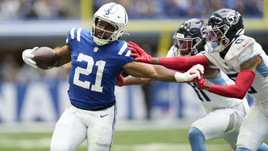 Moss upstages Taylor's return in Colts' 23-16 victory over Titans. Richardson injures shoulder