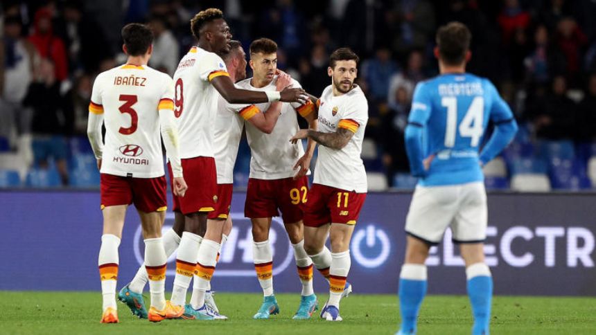 Napoli lose scudetto race pace as El Shaarawy's last-minute goal gives Jose Mourinho's Roma a crucial point