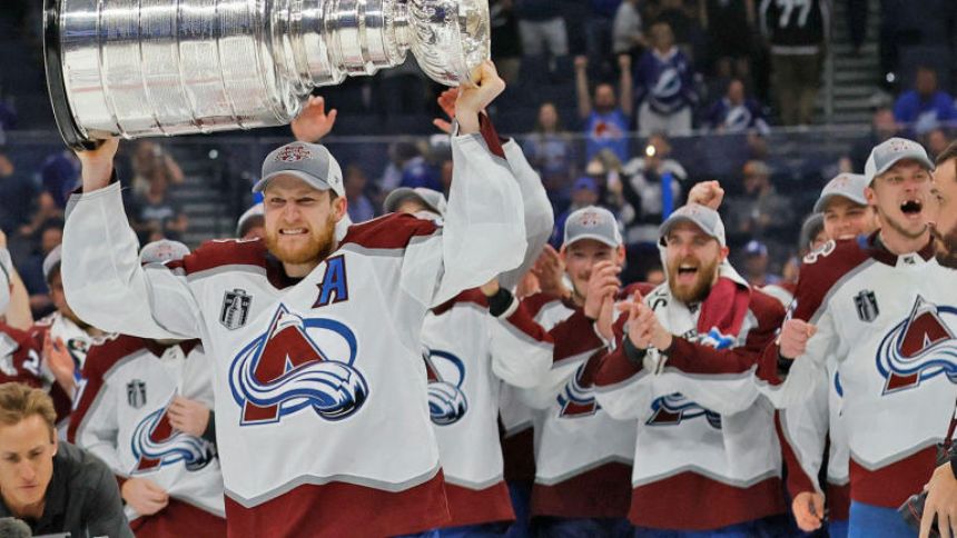 Nathan MacKinnon signs eight-year extension with Avalanche, becomes NHL's highest-paid player