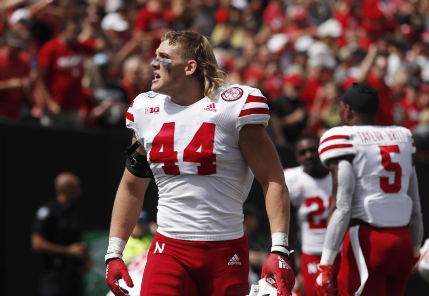 Nebraska's Garrett Nelson announces he's entering NFL draft Tuesday