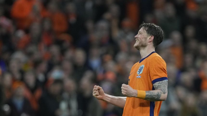 Netherlands turn on second-half style to trounce Scotland 4-0 in friendly