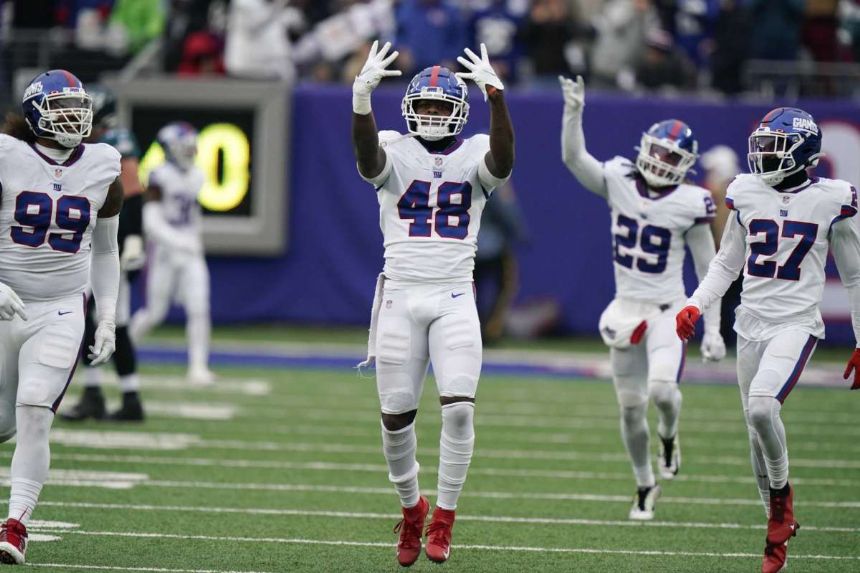 New York Giants surprise Eagles to keep playoff hopes alive