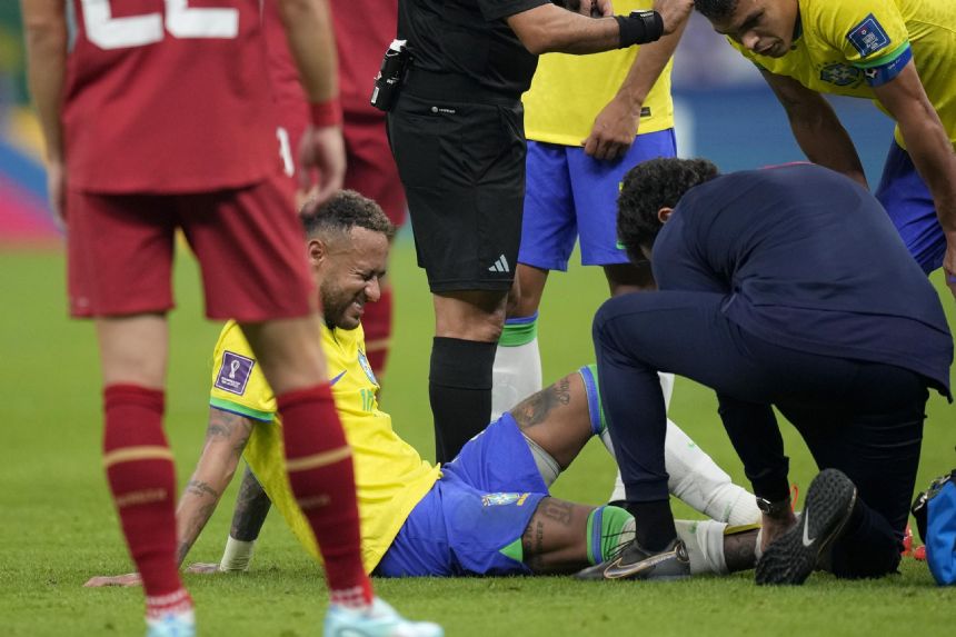Neymar working '24 hours a day' to return at World Cup