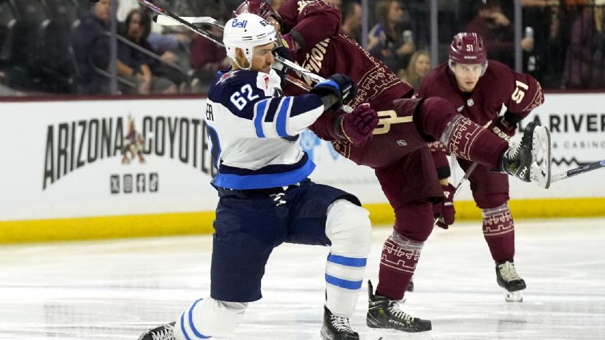 Nino Niederreiter scores 3 times as Winnipeg Jets beat Arizona Coyotes 5-3