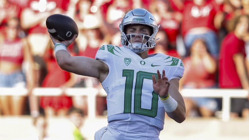 Nix, No. 13 Oregon rally past Texas Tech 38-30 as Shough loses to former team