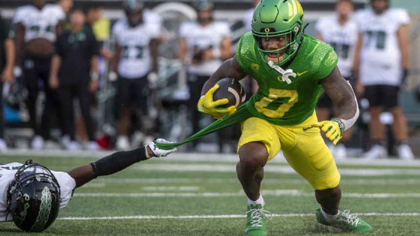 Nix throws for 3 touchdowns and No. 13 Oregon easily downs Hawaii 55-10