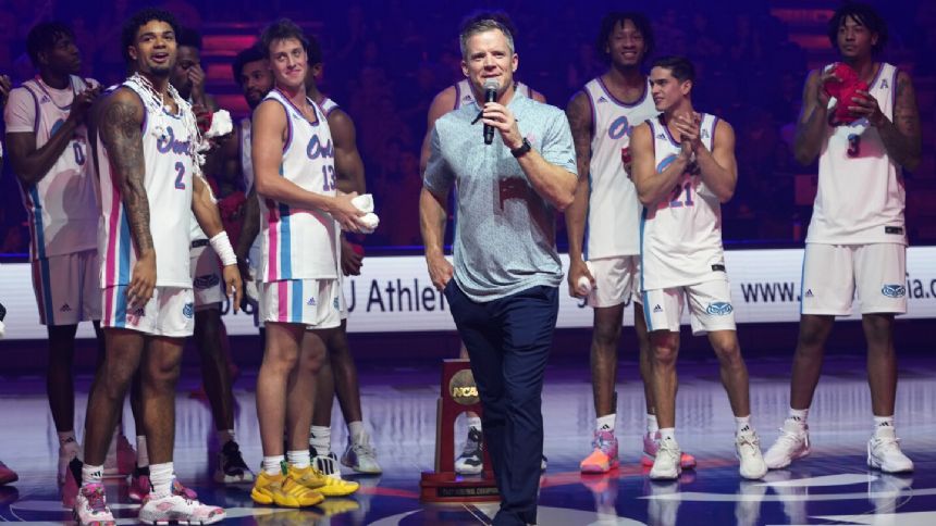 No. 10 FAU kept its Final Four team together. The Owls hope that leads to a bigger prize