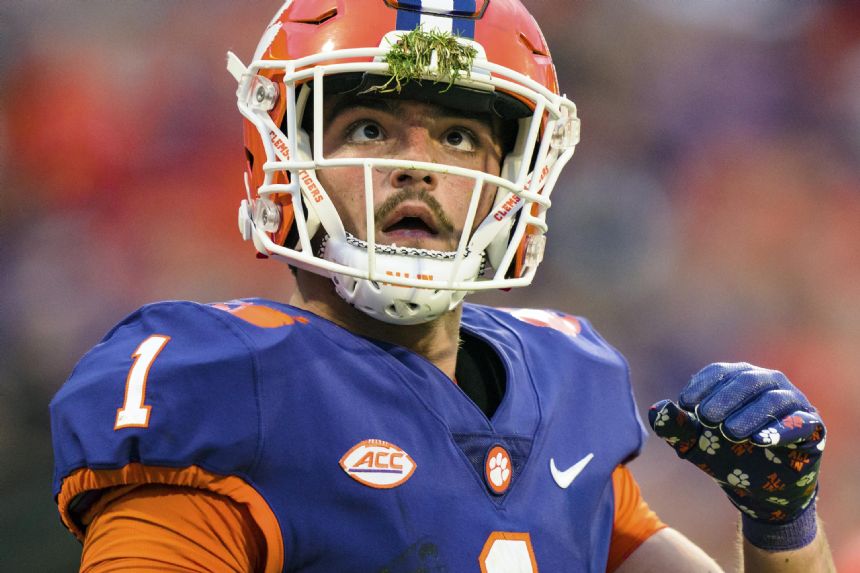 No. 12 Clemson wins 39th straight at home 3116 over Cards Saturday