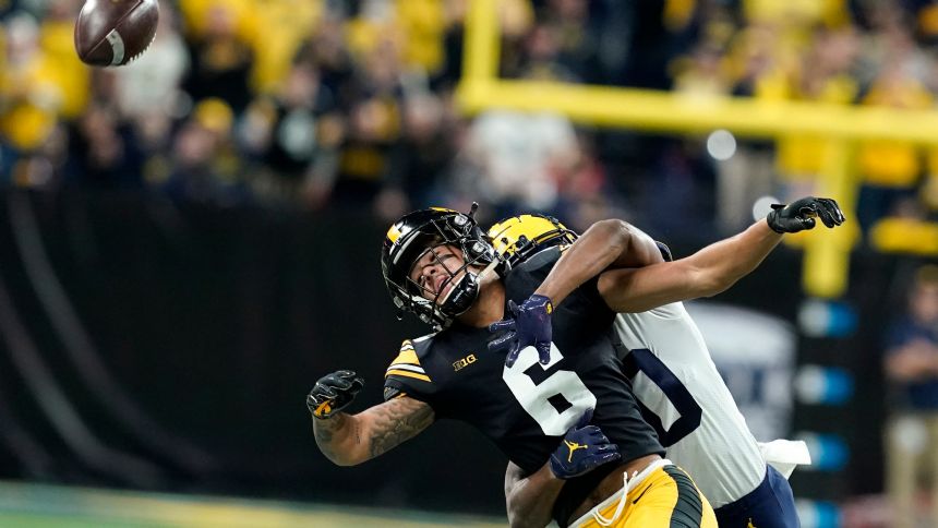 No. 2 Michigan takes Big Ten in rout, makes playoff pitch