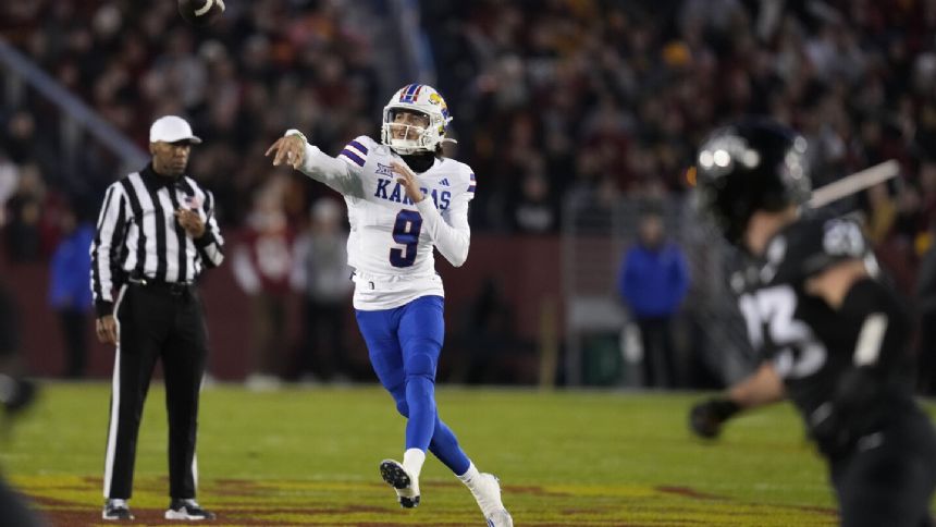 No. 22 Kansas holds off Iowa State 28-21 to reach 7-win mark for first time since 2008