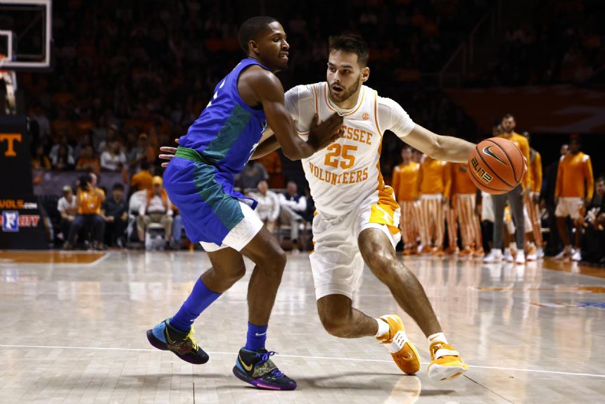 No. 22 Tennessee rolls past Florida Gulf Coast 81-50