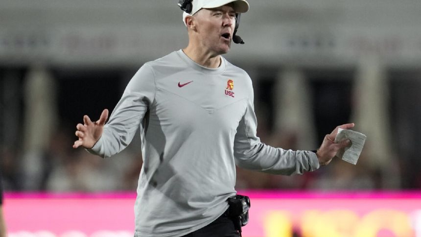 No. 6 Oregon hosts the USC Trojans for first time since 2015