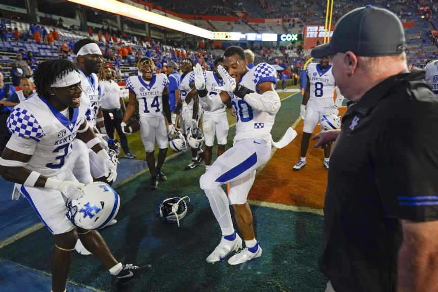 No. 9 Kentucky, Ohio native Stoops face Youngstown State