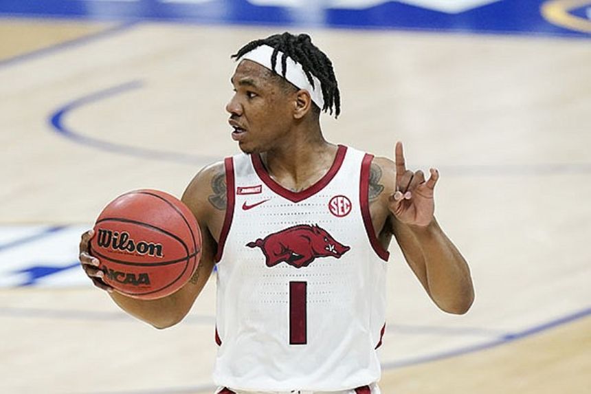 Notae's 23 points put No. 12 Arkansas over Charlotte 86-66