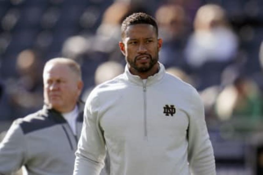 Notre Dame promotes Freeman, 35, to replace Kelly as coach