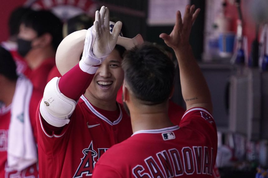 Ohtani, Trout HRs back Sandoval in Angels' 4-1 win over A's