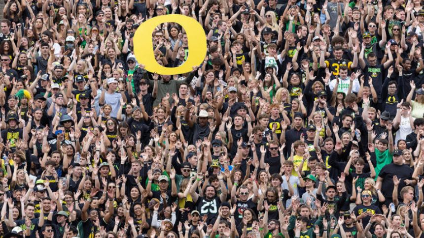 Oregon apologizes after student section chants 'F--- the Mormons' during win over No. 12 BYU