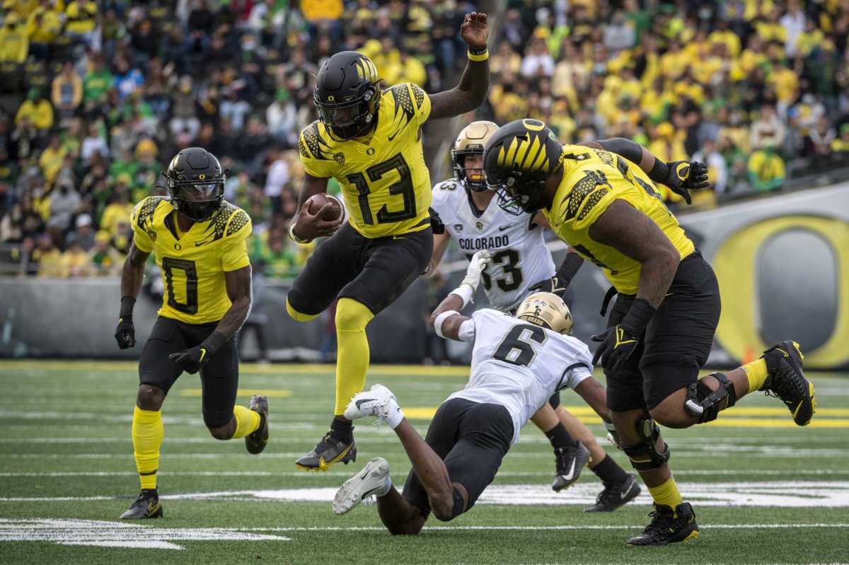 Oregon opens at No. 4 in CFP rankings, travels to Washington