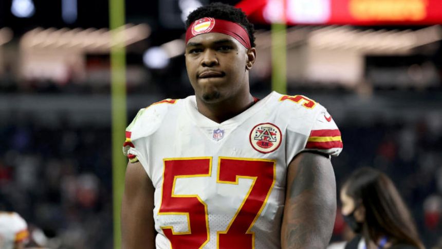 Orlando Brown Jr. to report to Chiefs training camp, will play under the franchise tag, per report