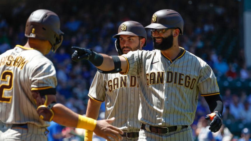 Padres sweep Cubs to move into first place in NL West and continue best start in franchise history