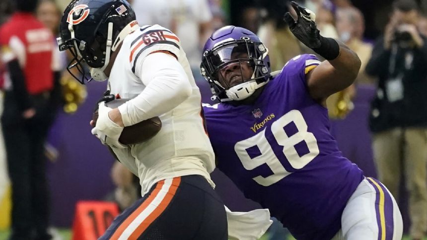 Panthers agree on 2-year deal with linebacker D.J. Wonnum