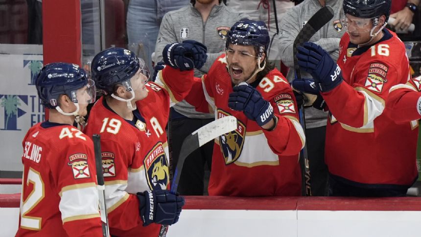 Panthers take Game 1 with two late goals, beat Lightning 3-2