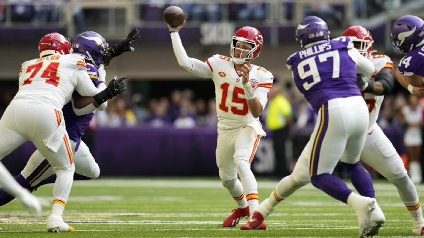 Patrick Mahomes, Chiefs outlast Vikings 27-20; Travis Kelce catches TD pass after hurting ankle