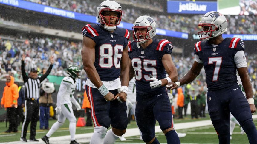 Patriots beat Jets 15-10 to extend their winning streak to 15 straight over New York