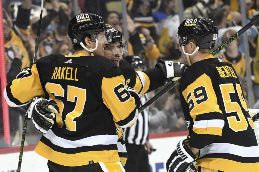 Penguins score 6 in 2nd period, beat Lightning 7-3