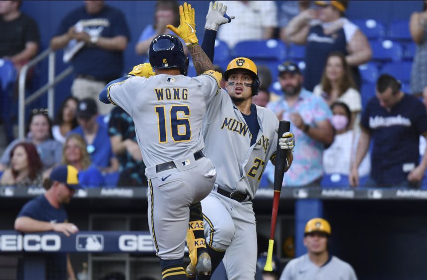 Peterson's bases-loaded walk lifts Brewers over Marlins 2-1