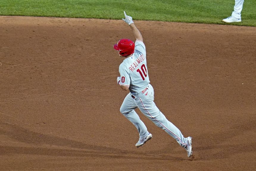 Phillies extend win streak to 4 with 2-1 win over Pirates