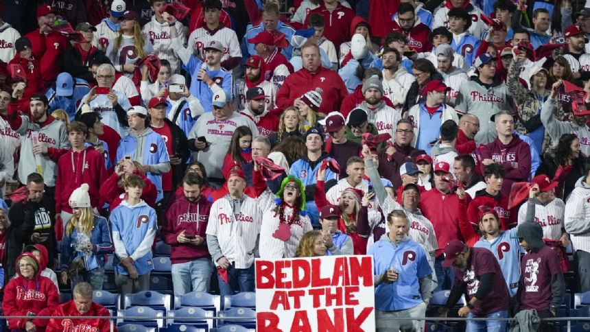 Phillies fans turn Citizens Bank Park into '4 hours of hell' during Red October