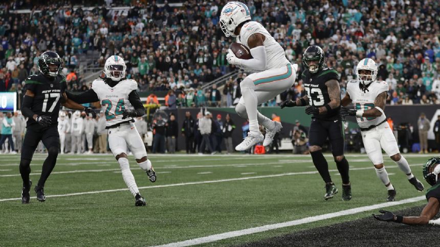 Pick-6 on failed Hail Mary swings the momentum in the Jets' 34-13 loss to the Dolphins