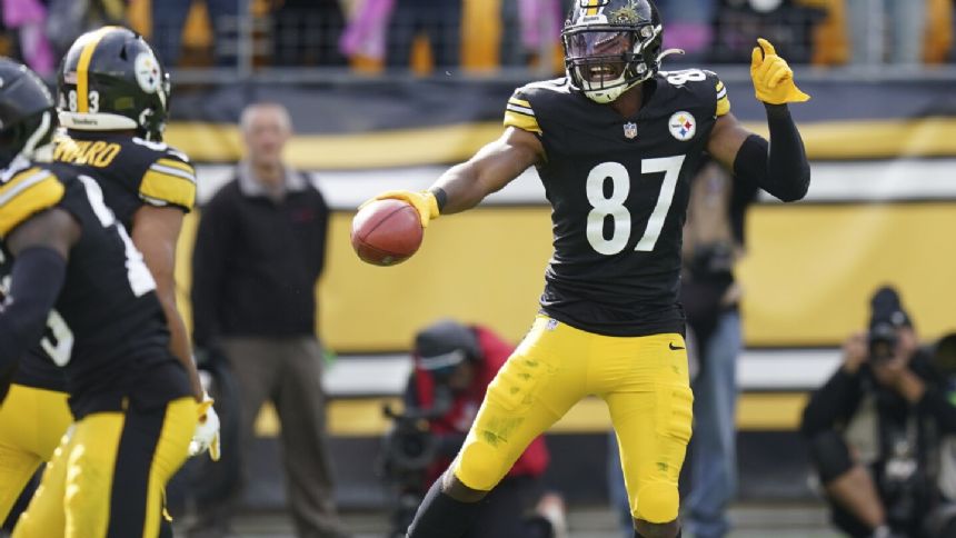 Pickett hits Pickens for late touchdown as Steelers rally to stun mistake-prone Ravens 17-10