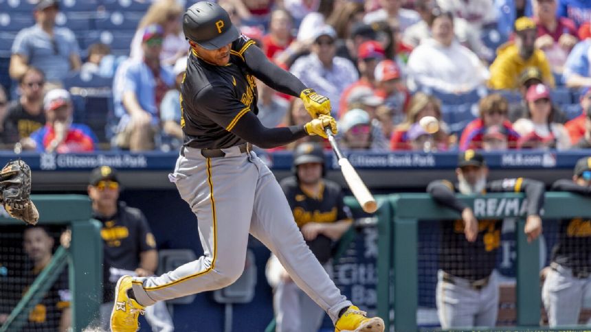 Pirates 3B Ke'Bryan Hayes scratched with lower back tightness. Grandal starts rehab assignment