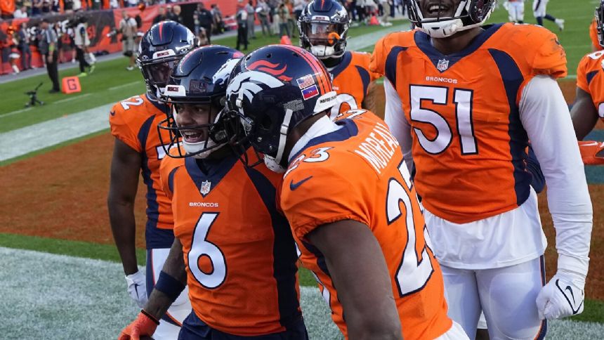 P.J. Locke saves Denver from another second-half meltdown as Broncos beat Packers 19-17
