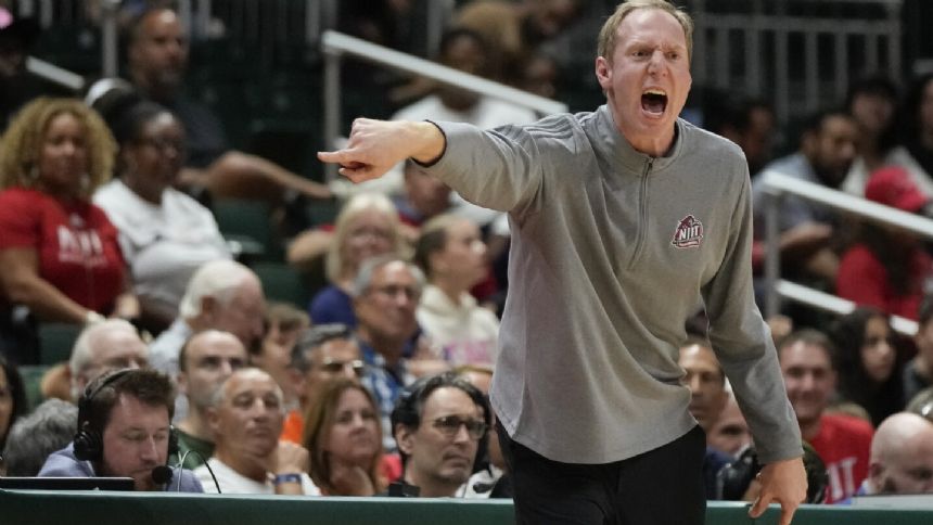 Poplar, Omier lead No. 13 Hurricanes to opening 101-60 rout over NJIT