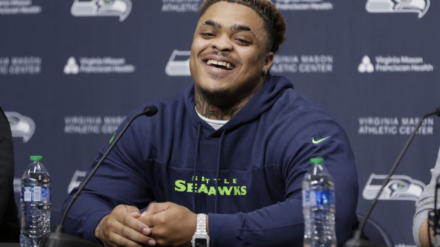 Position switch back in high school pays off for Seahawks' first-rounder DT Byron Murphy II