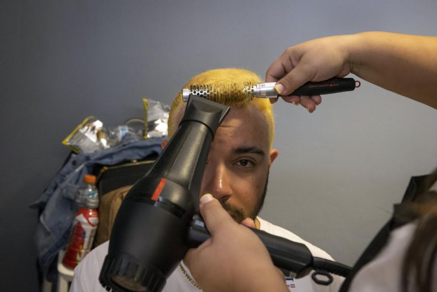 Puerto Rico breaks world record as baseball fans go blond