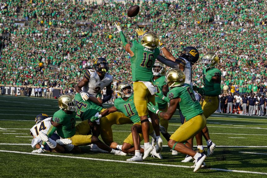 Pyne throws for 2 TDs as Notre Dame beats Cal 24-17