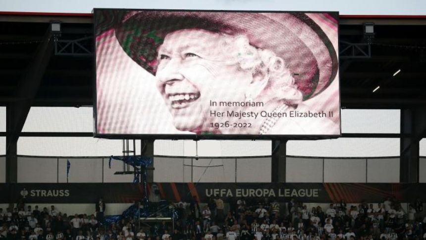 Queen Elizabeth II: Arsenal, Man United and West Ham pay tribute as British sports mourn monarch's passing