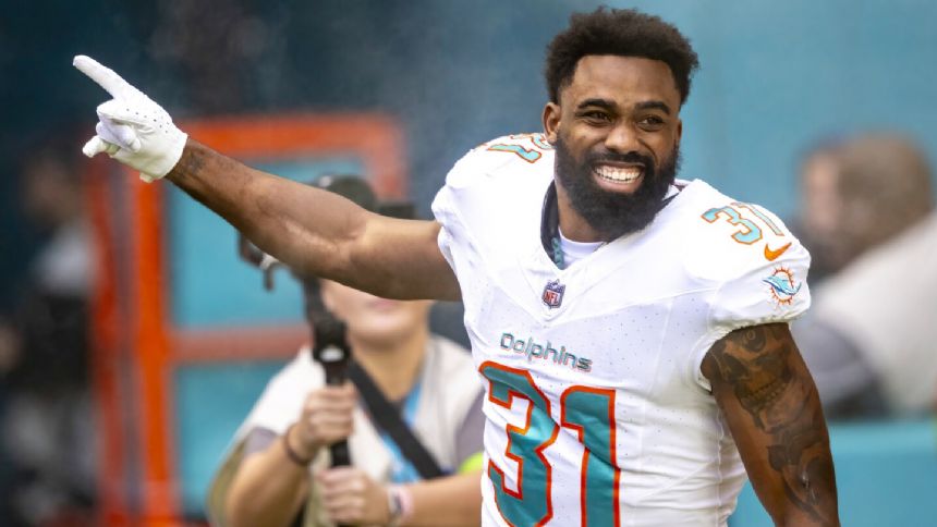 Raheem Mostert and Dolphins agree to new contract that keeps him in Miami through 2025