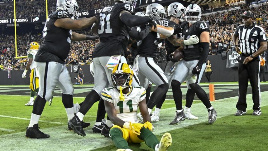 Raiders intercept Jordan Love 3 times, hold on to beat Packers 17-13