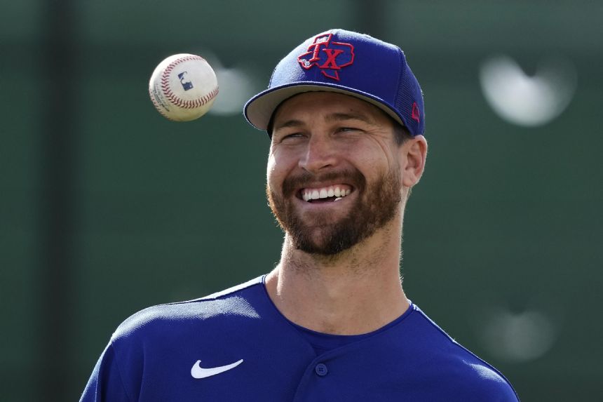 Rangers new ace deGrom finally throws 1st bullpen of spring