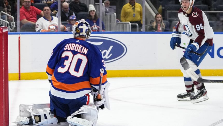Rantanen has goal, 3 assists as Avalanche beat Islanders 7-4 for record 15th straight road win