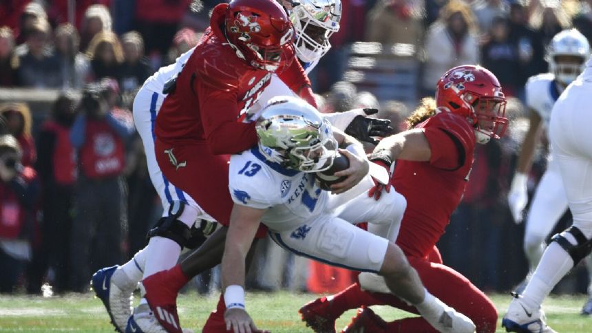Ray Davis has 3 TDs, Kentucky tops No. 9 Louisville 38-31 to win fifth consecutive Governor's Cup