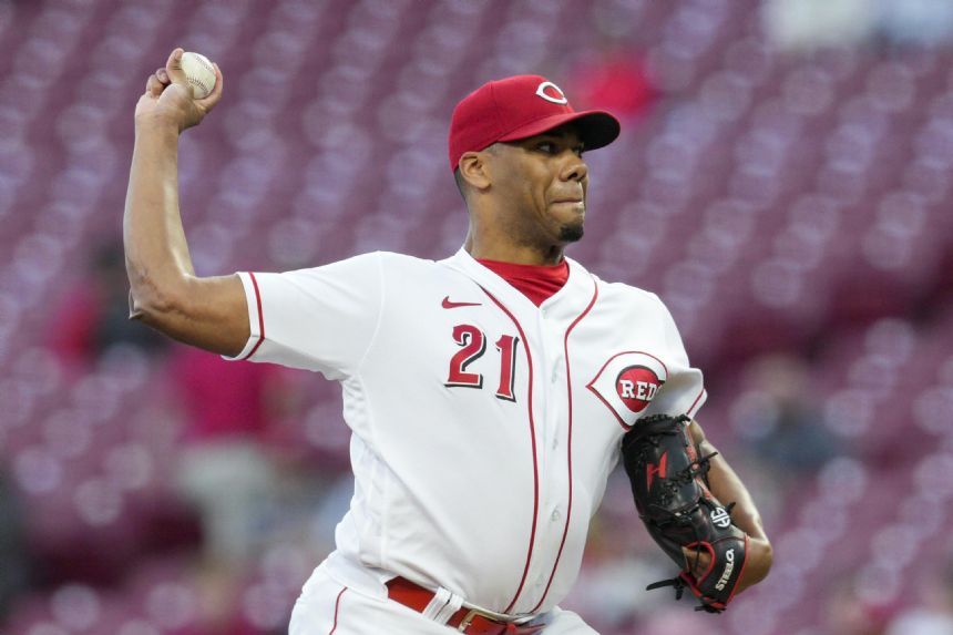 Reds avoid 100 losses, beat Cubs 3-1 behind Hunter Greene